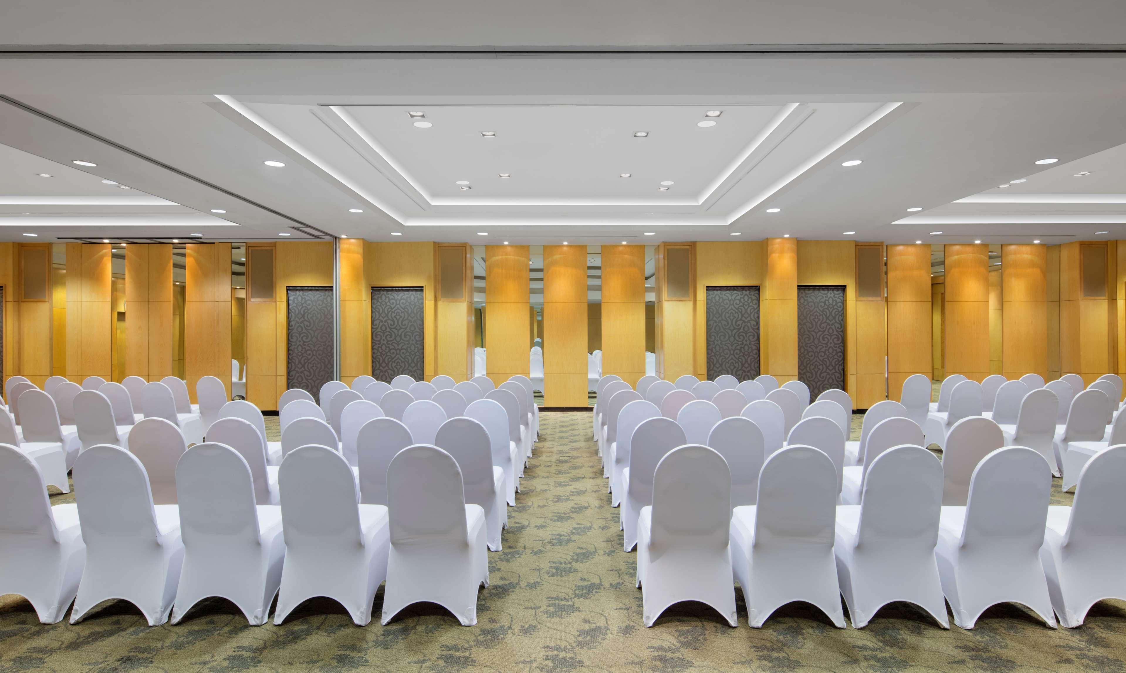 Radisson Hotel Brunei Darussalam Bandar Seri Begawan Esterno foto