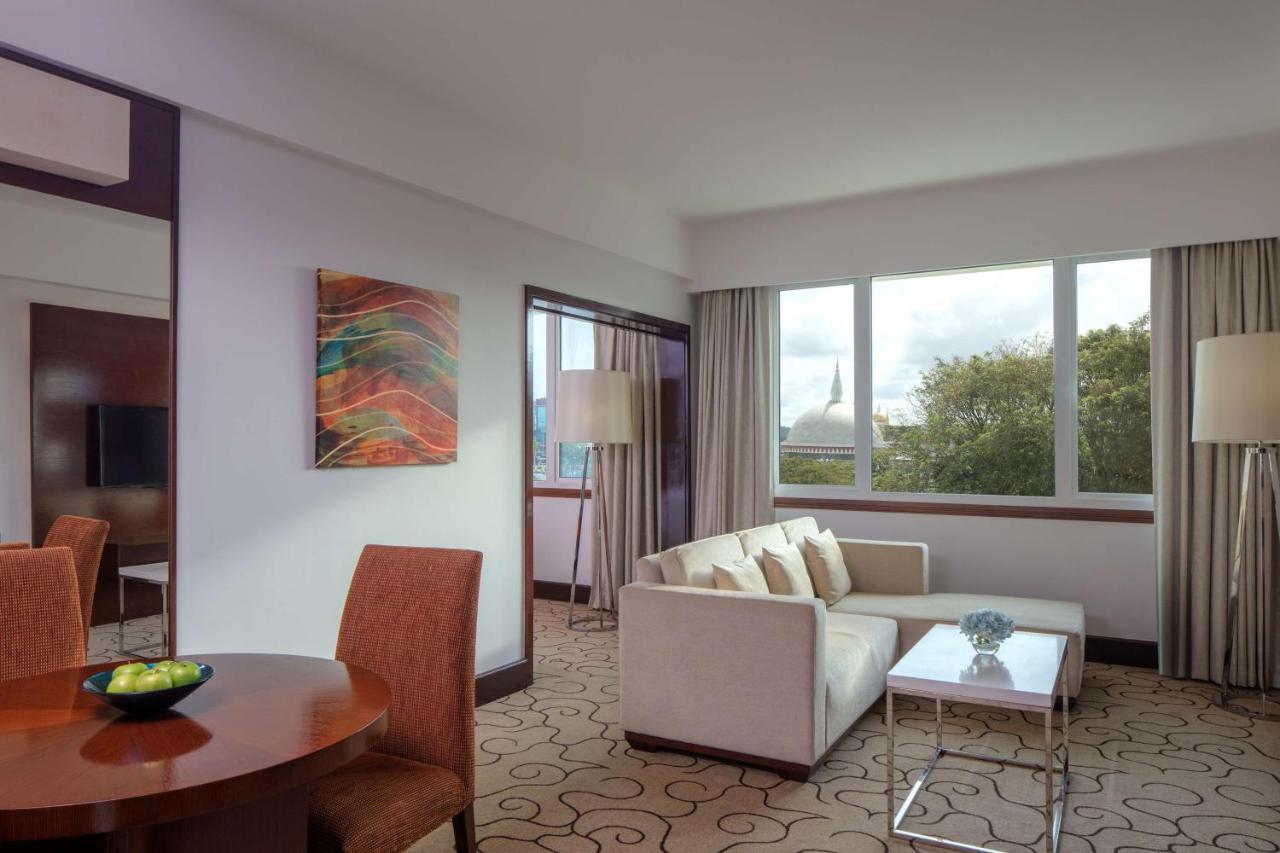 Radisson Hotel Brunei Darussalam Bandar Seri Begawan Esterno foto